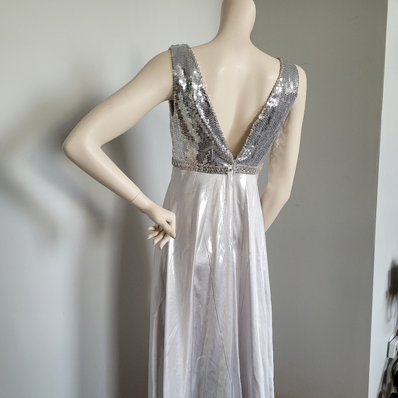 Silver sequined gown - Picture 3 of 4
